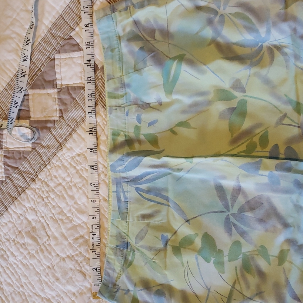 Free with bundle.Cute skirt. Side zipper